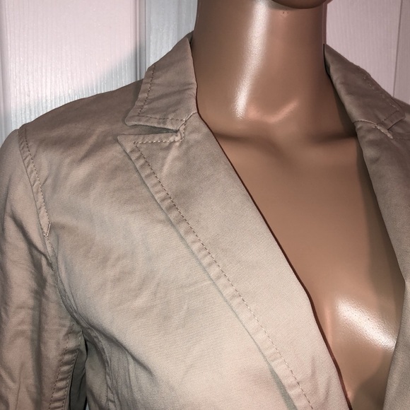 Gap Tan Blazer. 4 - Picture 2 of 8